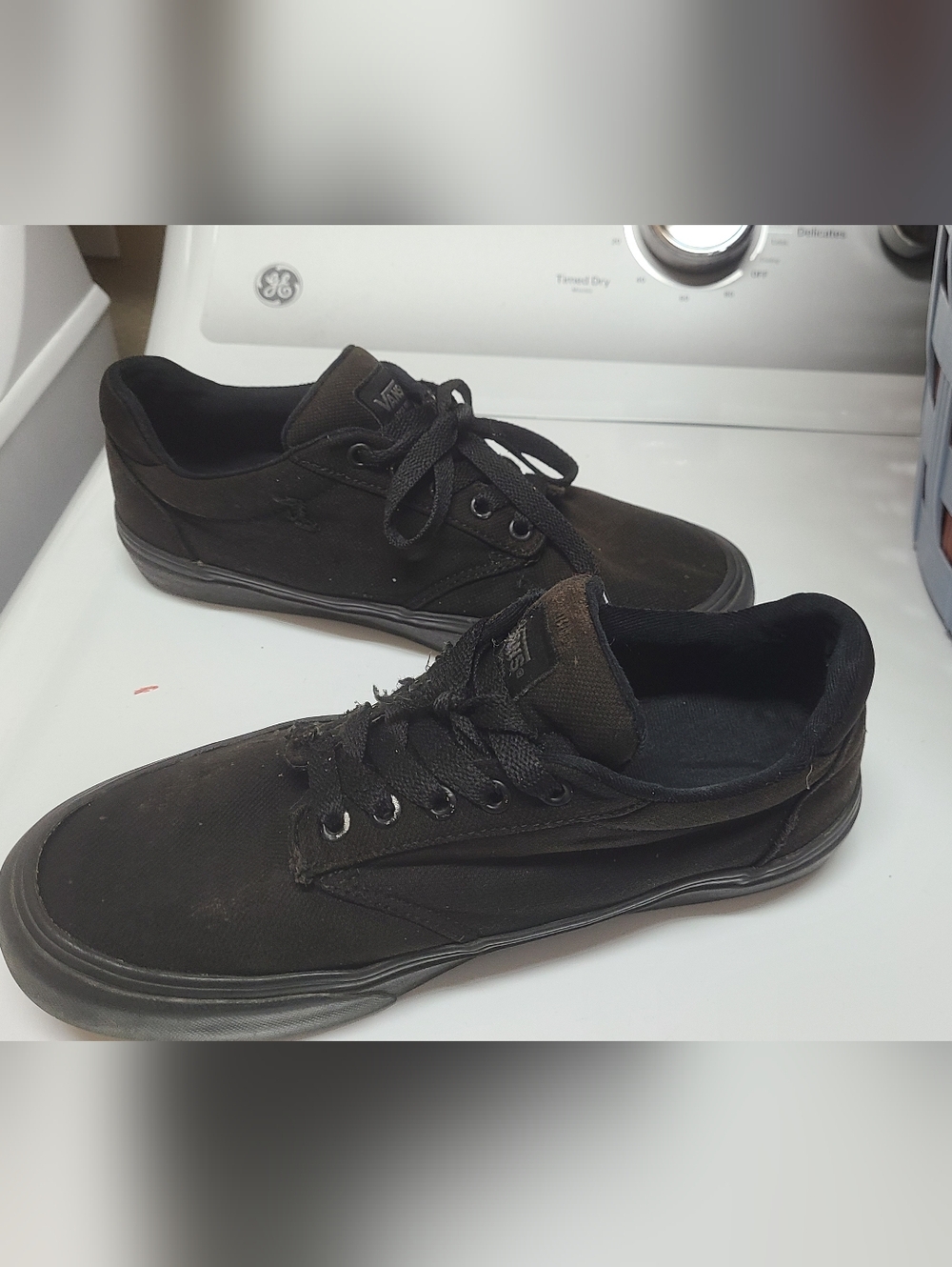 Vans Men's Black Low-Top Canvas Sneakers